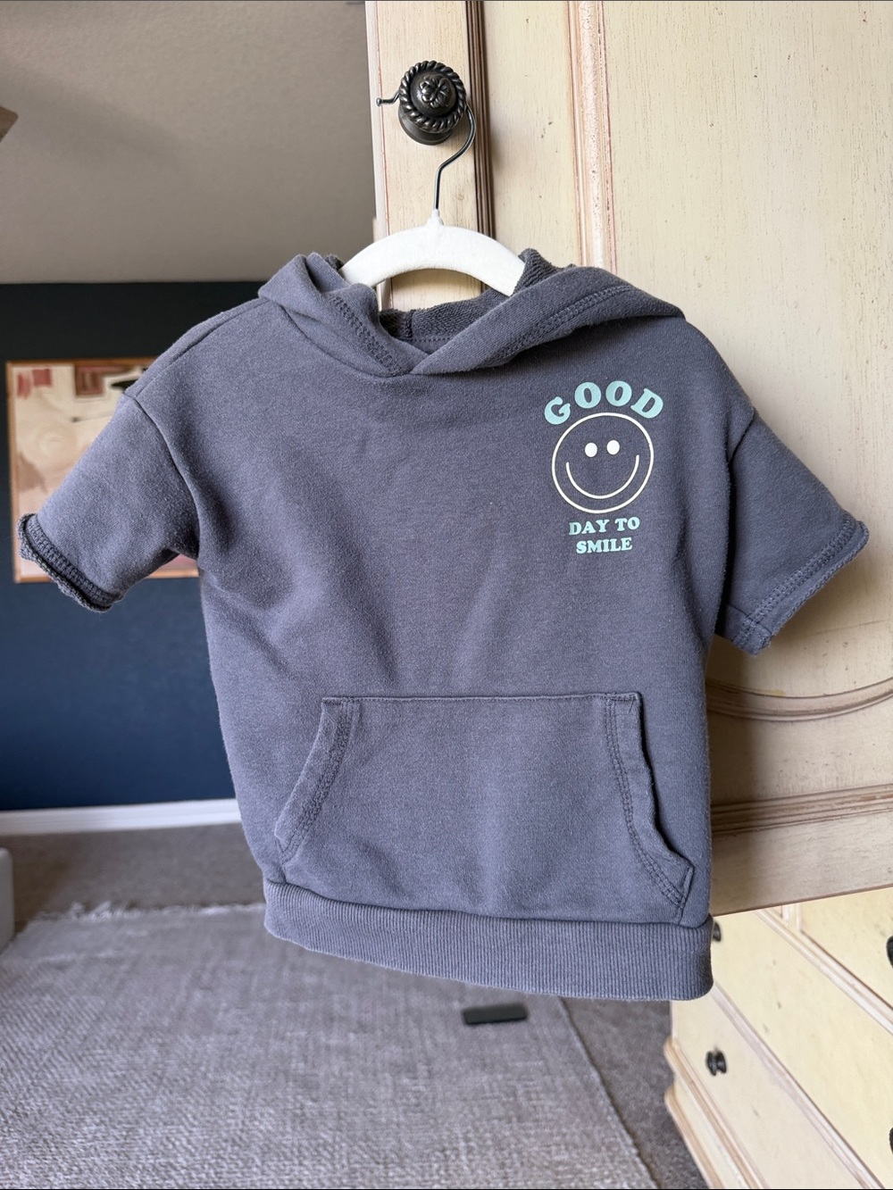 Kids Short-Sleeve Hoodie - Gray with Mint Smiley Graphic